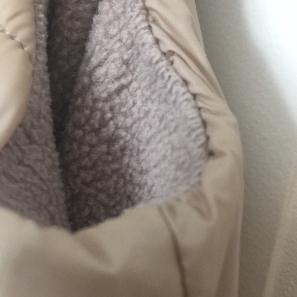 Ladies Old Navy puffy vest - Picture 5 of 9